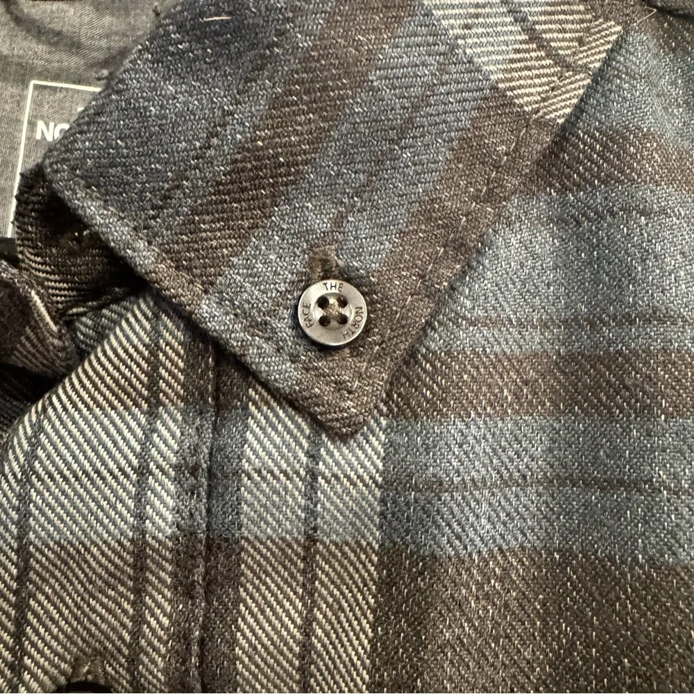 The North Face Men's Plaid Shirt -‎ Gray and Blue. Large